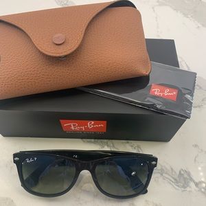 RayBan New Wayfarer Sunglasses. RB2132 901L